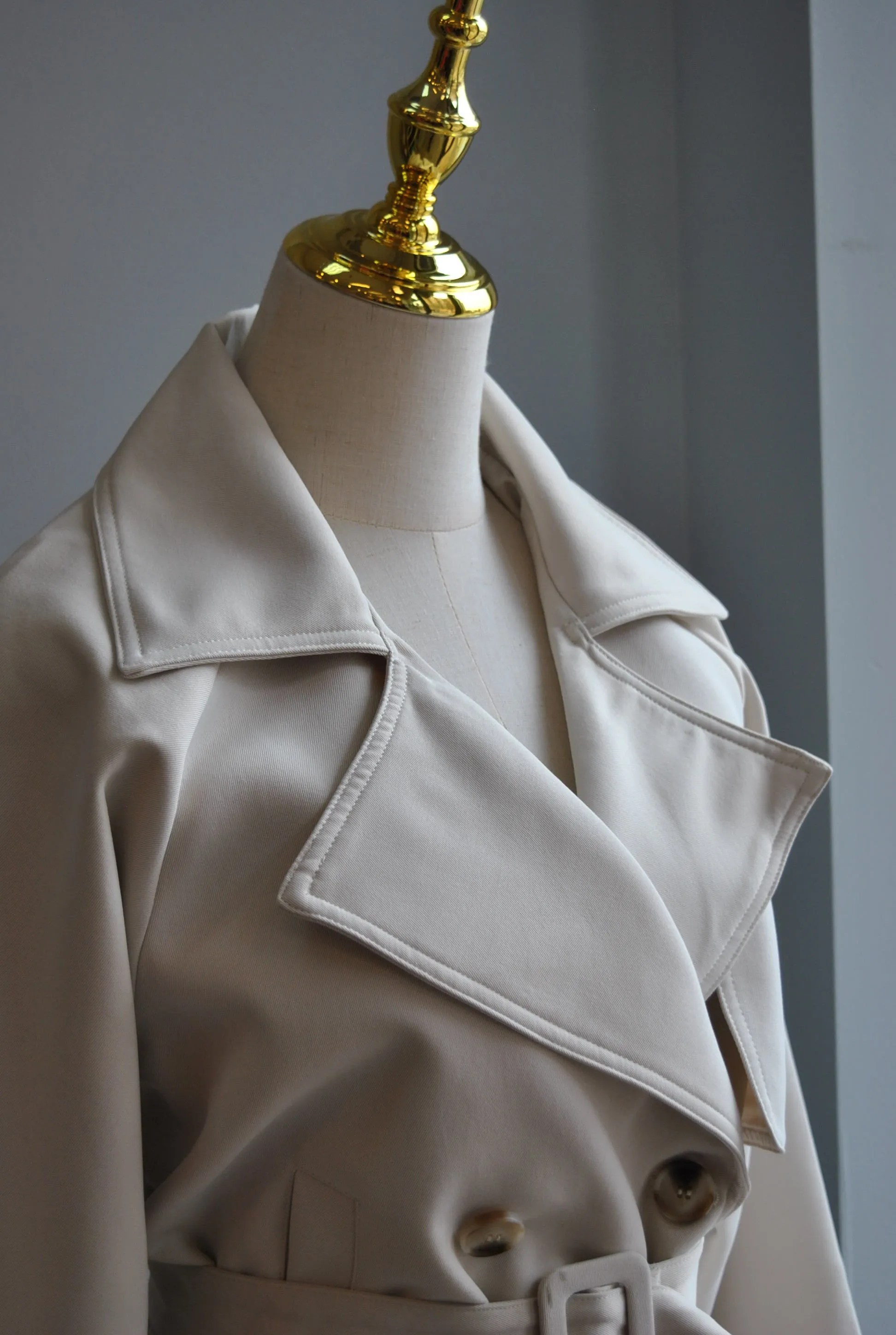 BEIGE COPPED TRENCH COAT