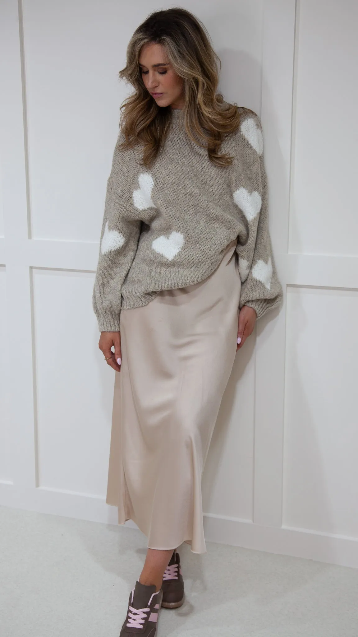 Bonnie Taupe With White Printed Hearts Jumper