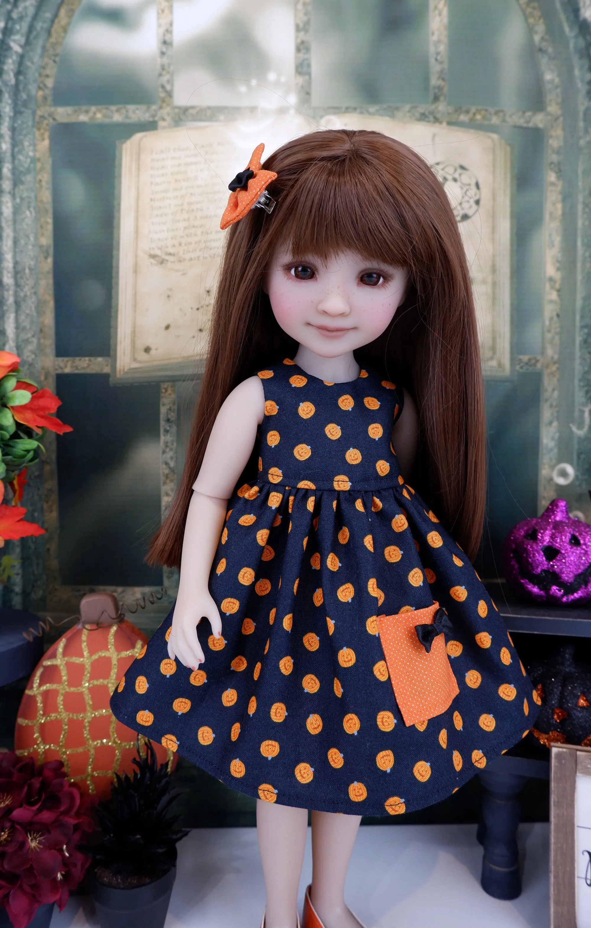 Petite Pumpkins - dress with shoes for Ruby Red Fashion Friends doll