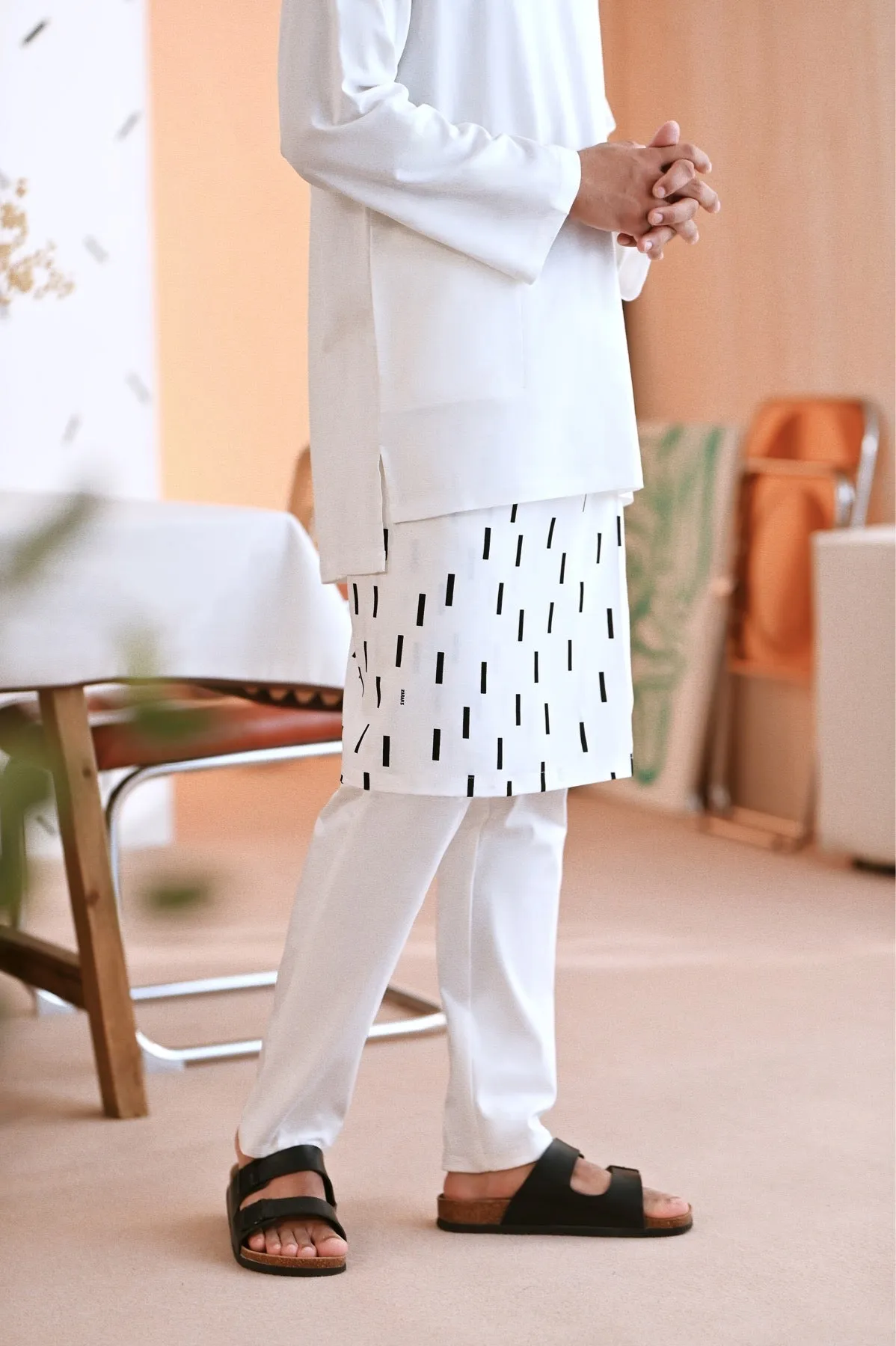 The Perfect Men Slim Fit Pants - White
