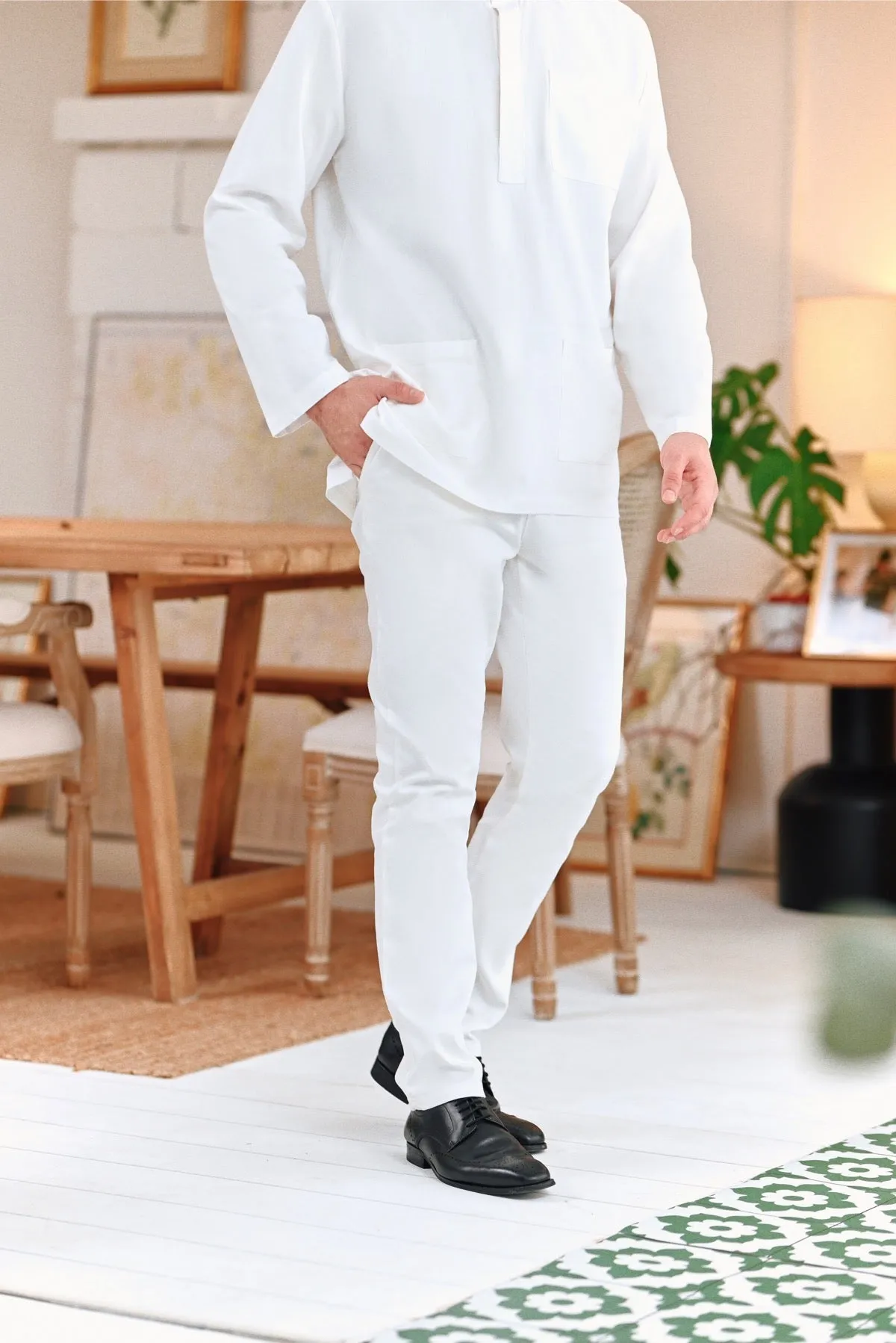 The Perfect Men Slim Fit Pants - White